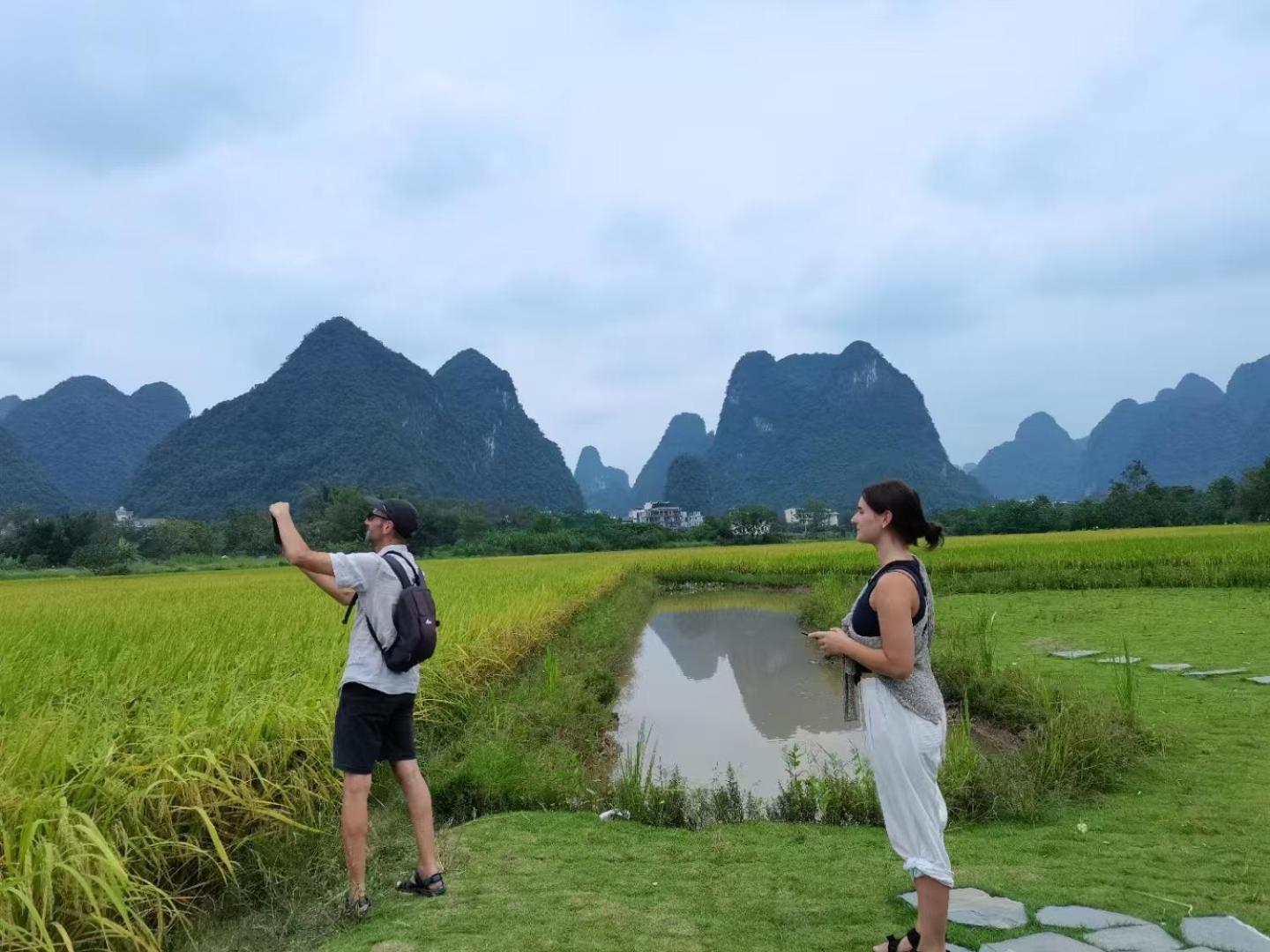 Yangshuo Fortune Lake Inn- One Way Free Pick Up From Airport Or Ts Over 3 Nights Eksteriør bilde